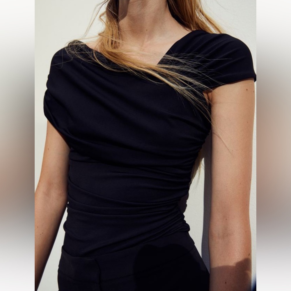 H&M Asymmetrical off-the-shoulder bodysuit - Picture 4 of 16